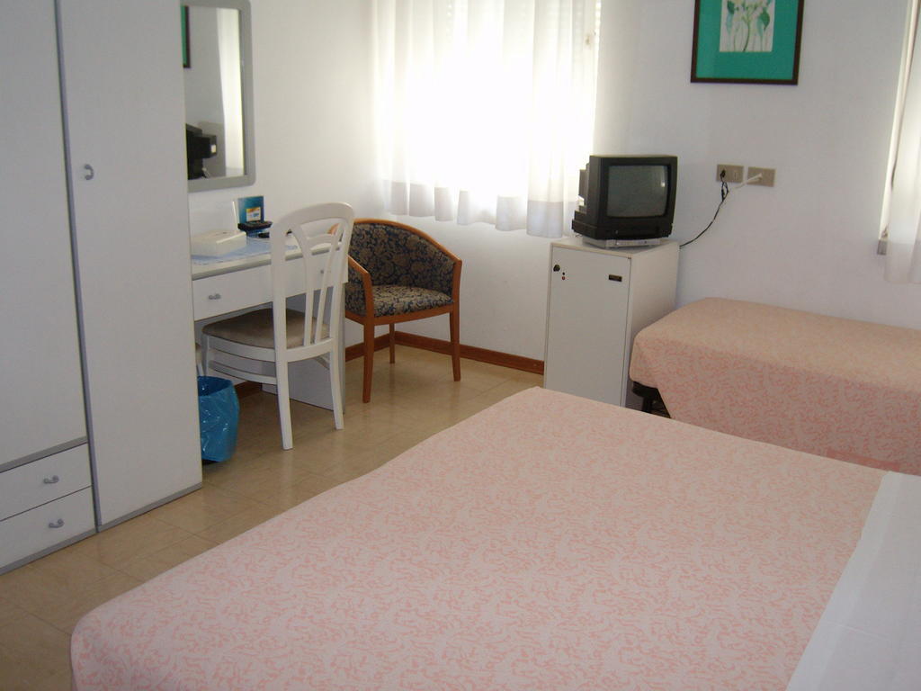 Hotel Villa Carla Γκράντο Δωμάτιο φωτογραφία