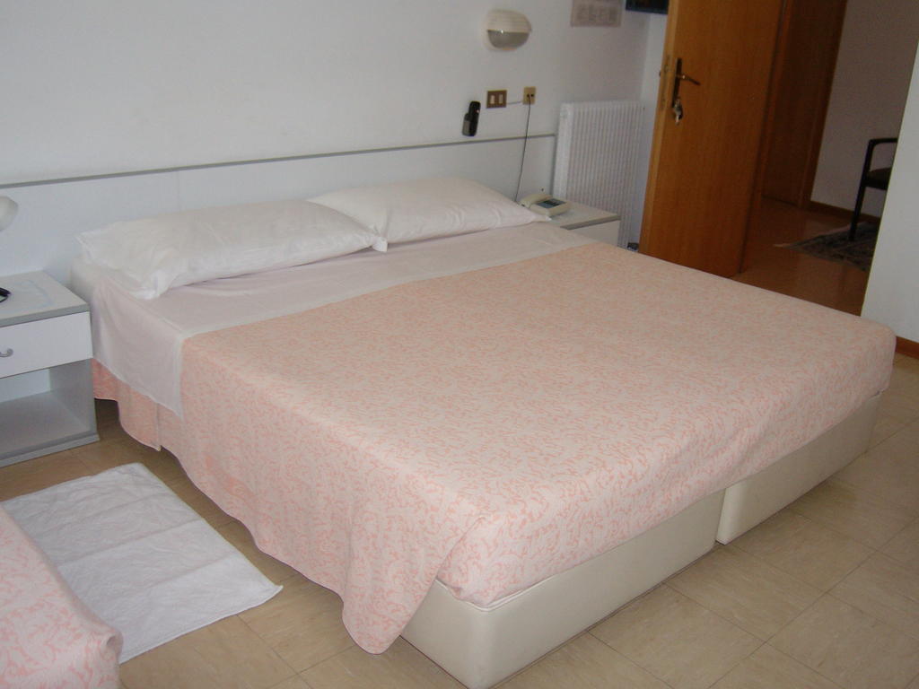 Hotel Villa Carla Γκράντο Δωμάτιο φωτογραφία